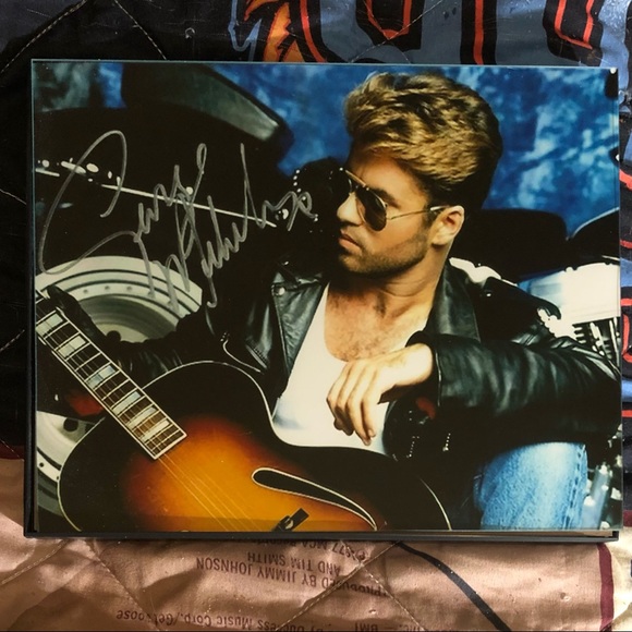 GEORGE MICHAEL SIGNED 8X10 Framed Photo and Guitar - Picture 3 of 5